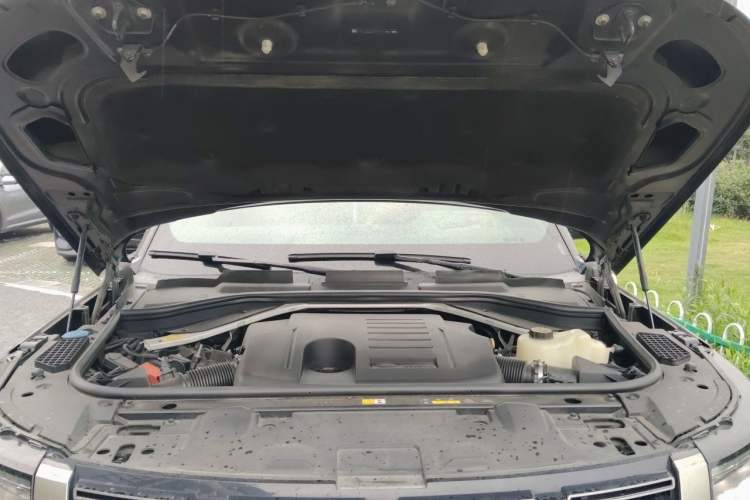 Used Land Rover Range 2023 Revised Version 3.0 L6 400 PS Extended Luxury Edition Engine Bay