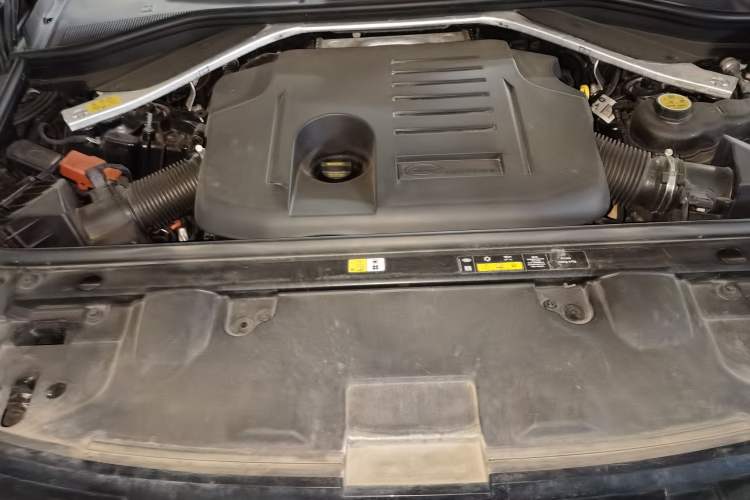 Used Land Rover Range  Engine Bay