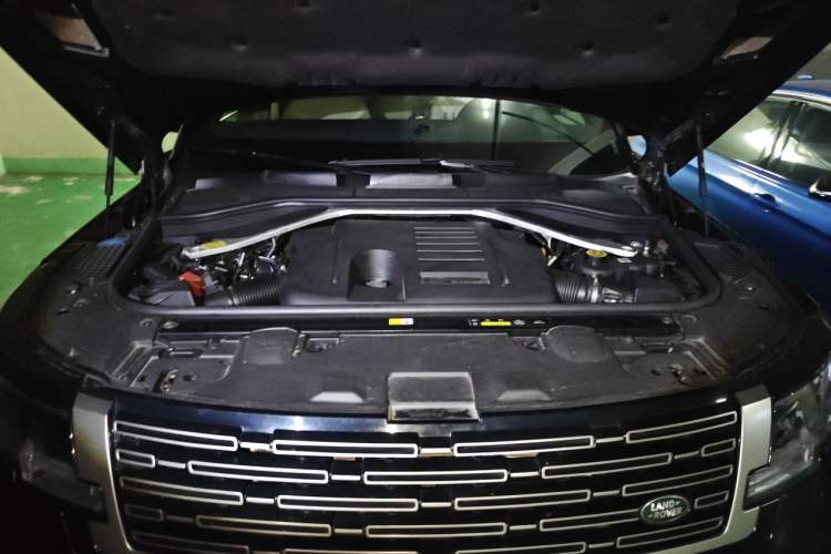Used Land Rover Range 2023 3.0 L6 400 PS Prestige Seven-Seater Extended Version Engine Bay