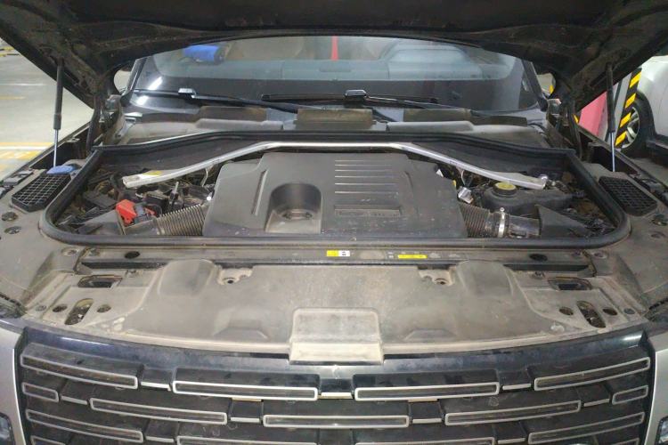 Used Land Rover Range 2023 3.0 L6 400 PS Prestige Seven-Seater Extended Version Engine Bay