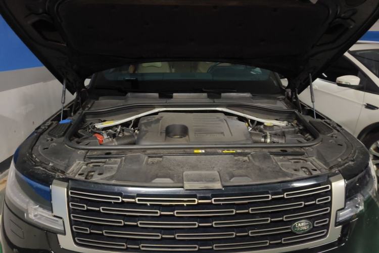 Used Land Rover Range 2023 3.0 L6 400 PS Prestige Seven-Seater Extended Version Engine Bay