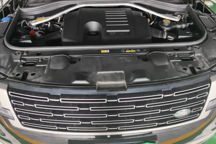 Used Land Rover Range 2023 3.0 L6 360 PS Grand Edition Engine Bay