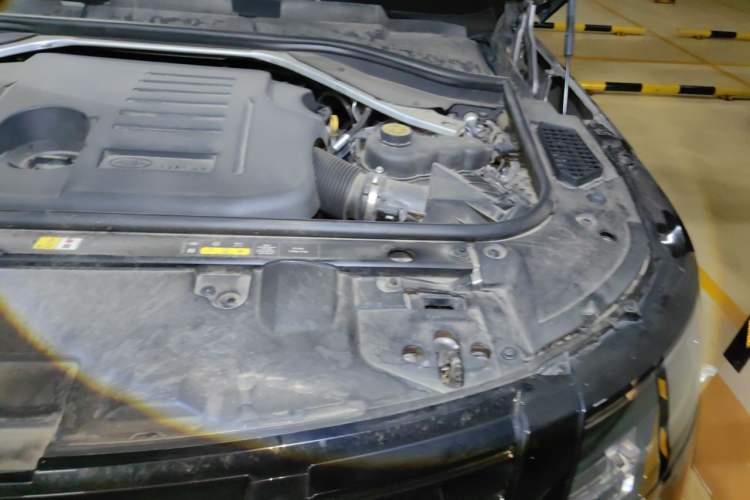 Used Land Rover Range 2023 Revised Version 3.0 L6 400 PS Extended Luxury Edition Engine Bay Left