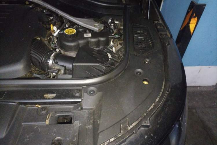 Used Land Rover Range 2023 3.0 L6 400 PS Prestige Seven-Seater Extended Version Engine Bay Left