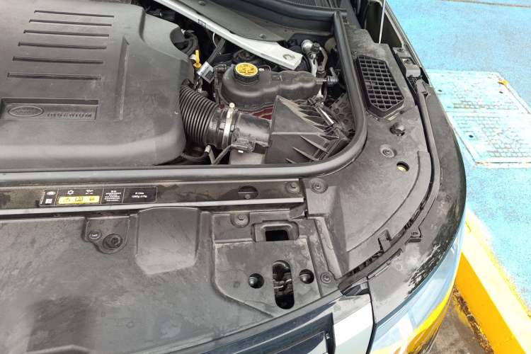 Used Land Rover Range 2023 3.0 L6 400 PS Prestige Seven-Seater Extended Version Engine Bay Left