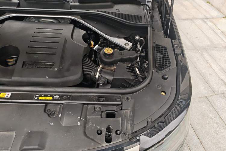 Used Land Rover Range 2023 3.0 L6 360 PS Grand Edition Engine Bay Left
