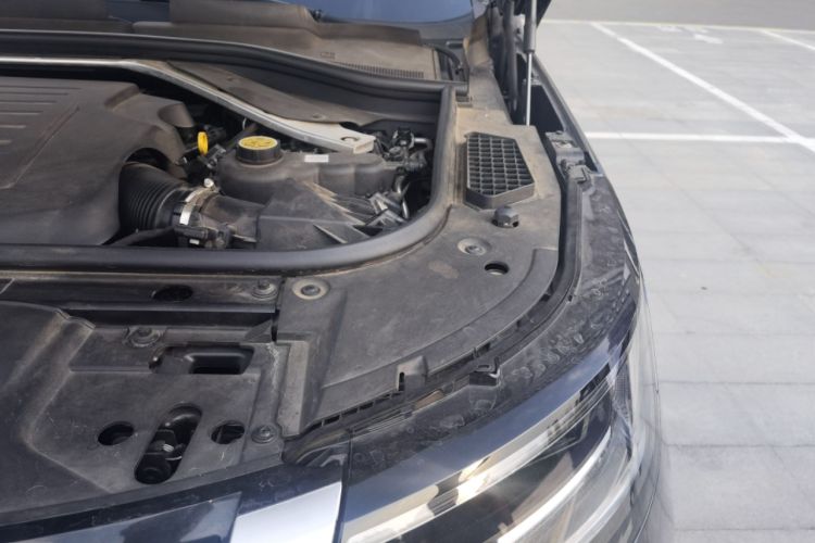 Used Land Rover Range 2023 3.0 L6 400 PS Flagship Extended Version Engine Bay Left