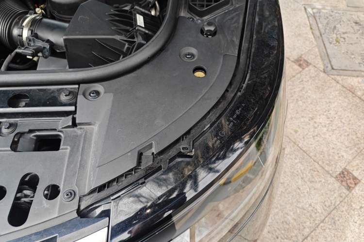 Used Land Rover Range 2023 3.0 L6 400 PS Prestige Seven-Seater Extended Version Engine Bay Left