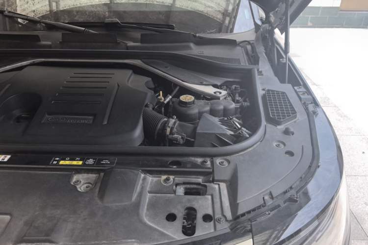 Used Land Rover Range 2023 3.0 L6 400 PS Prestige Seven-Seater Extended Version Engine Bay Left