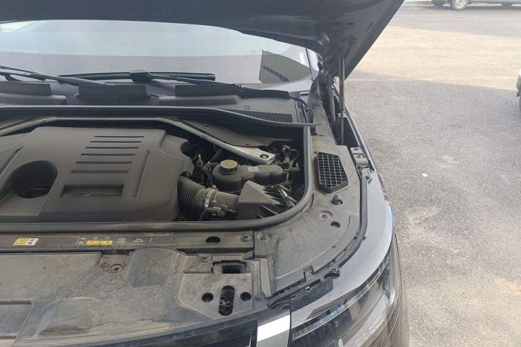 Used Land Rover Range 2023 3.0 L6 400 PS Prestige Seven-Seater Extended Version Engine Bay Left