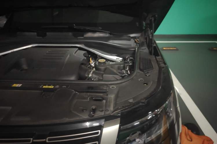 Used Land Rover Range 2023 Revised Version 3.0 L6 400 PS Extended Luxury Edition Engine Bay Left