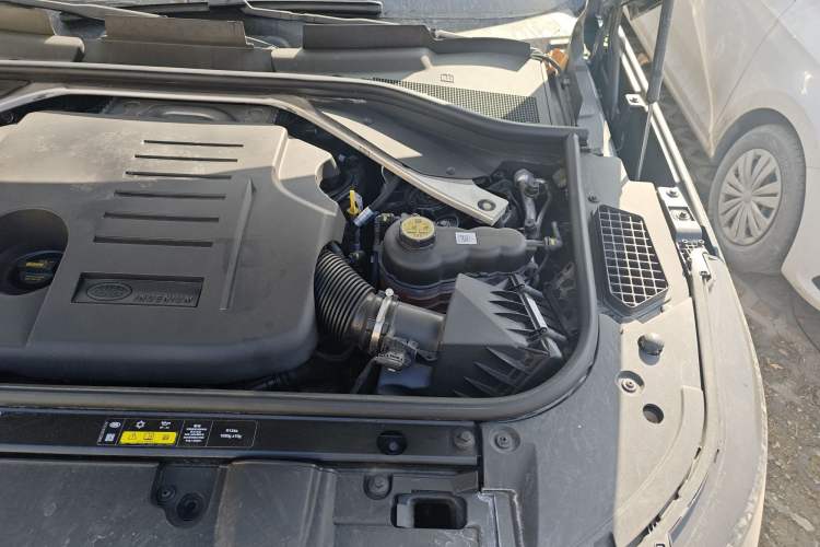Used Land Rover Range 2023 Revised Version 3.0 L6 400 PS Extended Luxury Edition Engine Bay Left