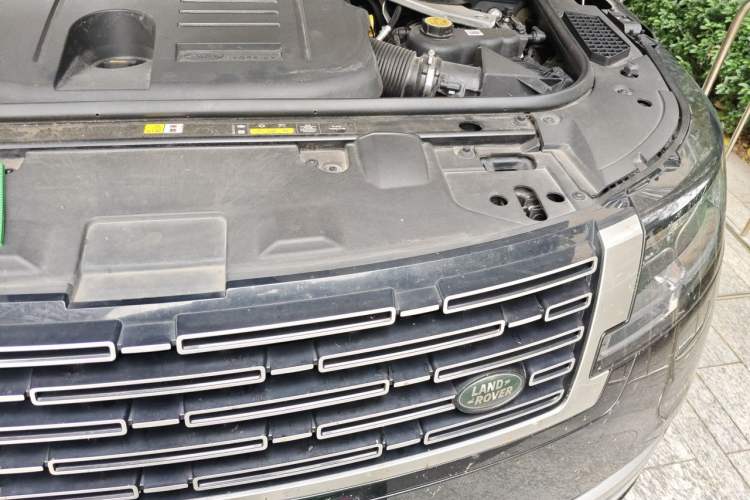 Used Land Rover Range 2023 3.0 L6 400 PS Extended Long-Wheelbase Version Engine Bay Left