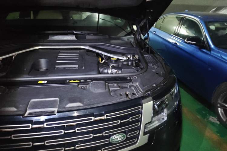 Used Land Rover Range 2023 3.0 L6 400 PS Prestige Seven-Seater Extended Version Engine Bay Left