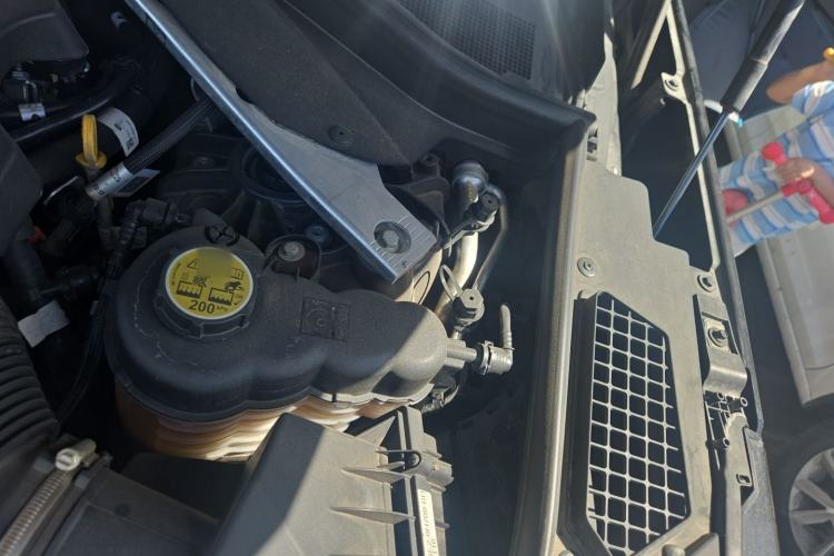 Used Land Rover Range 2023 3.0 L6 400 PS Prestige Seven-Seater Extended Version Engine Bay Left