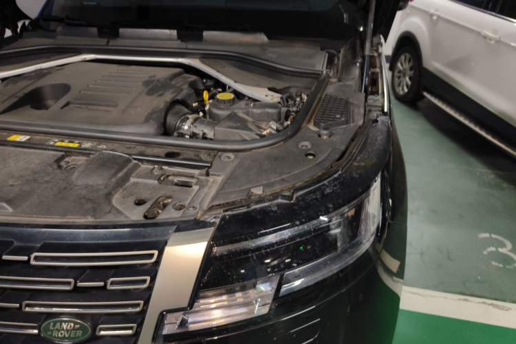 Used Land Rover Range 2023 3.0 L6 400 PS Prestige Seven-Seater Extended Version Engine Bay Left
