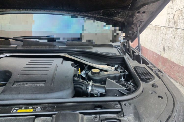Used Land Rover Range  Engine Bay Left
