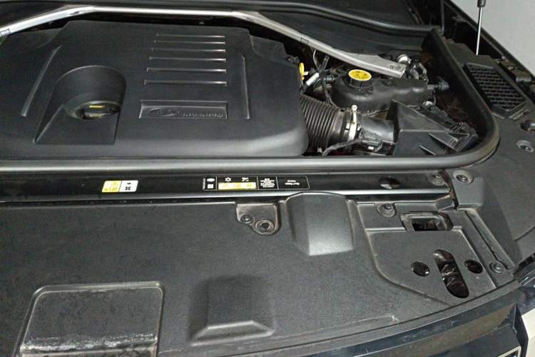 Used Land Rover Range 2023 3.0 L6 400 PS Prestige Seven-Seater Extended Version Engine Bay Left
