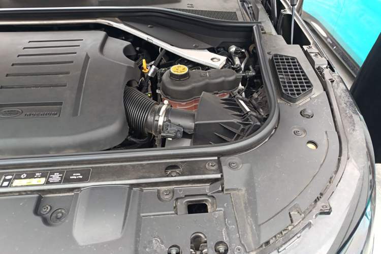 Used Land Rover Range 2023 3.0 L6 400 PS Extended Long-Wheelbase Version Engine Bay Left