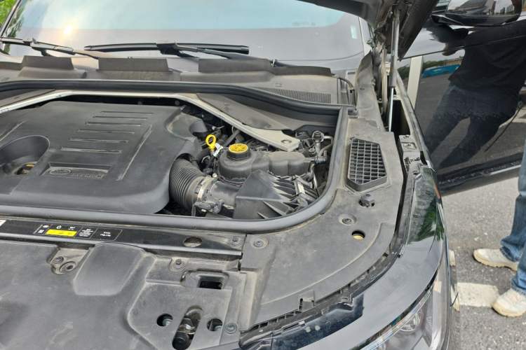 Used Land Rover Range 2023 3.0 L6 360 PS Grand Edition Engine Bay Left