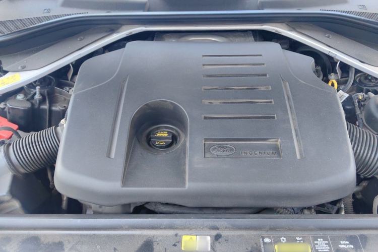 Used Land Rover Range 2023 3.0 L6 400 PS Prestige Seven-Seater Extended Version Engine Bay