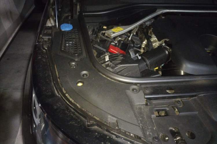 Used Land Rover Range 2023 3.0 L6 400 PS Prestige Seven-Seater Extended Version Engine Bay Right
