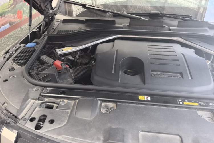 Used Land Rover Range 2023 3.0 L6 400 PS Prestige Seven-Seater Extended Version Engine Bay Right