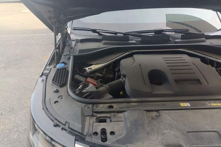 Used Land Rover Range 2023 3.0 L6 400 PS Prestige Seven-Seater Extended Version Engine Bay Right