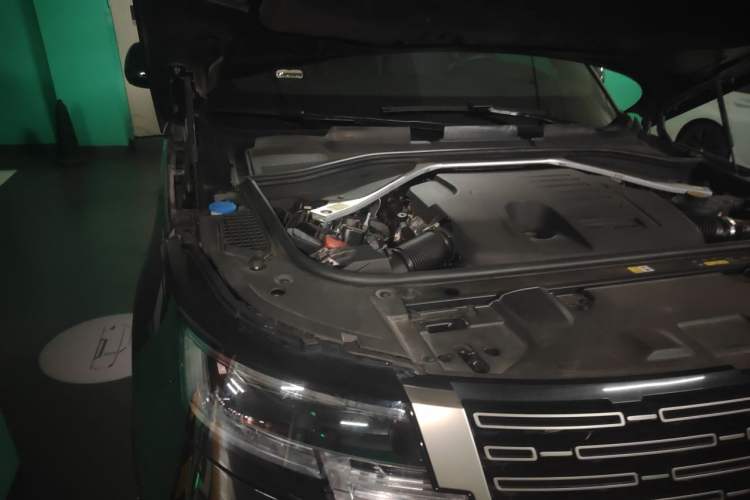 Used Land Rover Range 2023 Revised Version 3.0 L6 400 PS Extended Luxury Edition Engine Bay Right