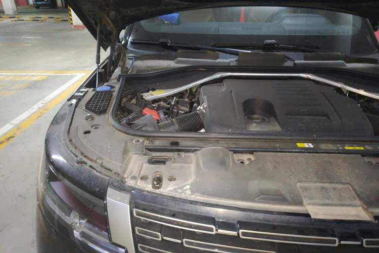 Used Land Rover Range 2023 3.0 L6 400 PS Prestige Seven-Seater Extended Version Engine Bay Right