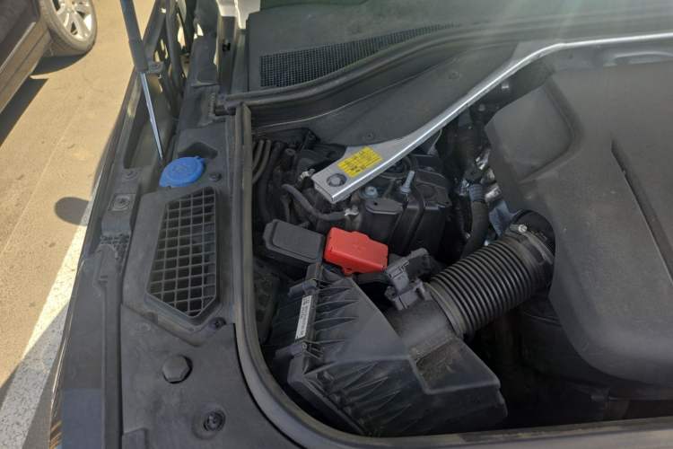 Used Land Rover Range 2023 3.0 L6 400 PS Prestige Seven-Seater Extended Version Engine Bay Right