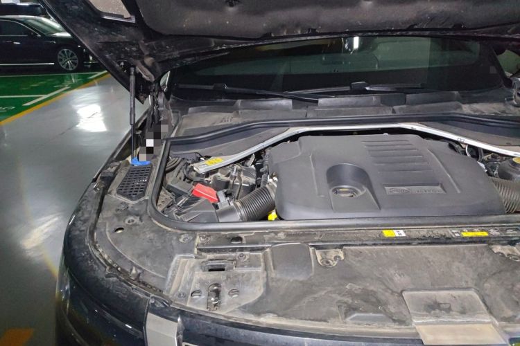 Used Land Rover Range 2023 3.0 L6 400 PS Prestige Seven-Seater Extended Version Engine Bay Right