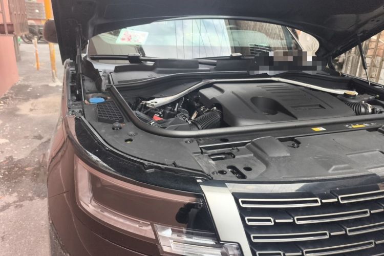 Used Land Rover Range 2023 3.0 L6 400 PS Prestige Seven-Seater Extended Version Engine Bay Right