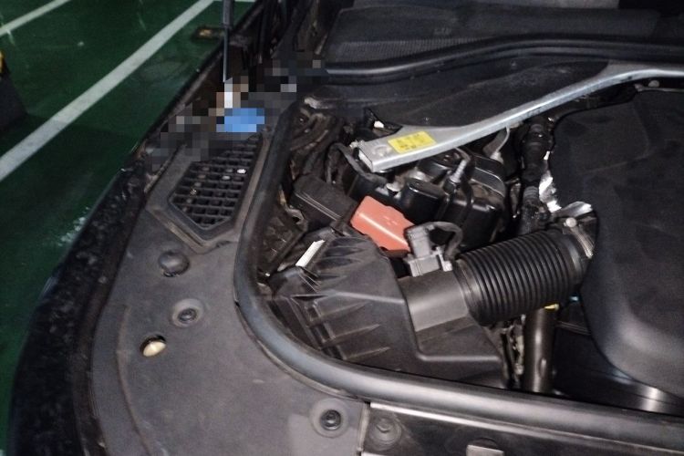 Used Land Rover Range 2023 3.0 L6 360 PS Grand Edition Engine Bay Right