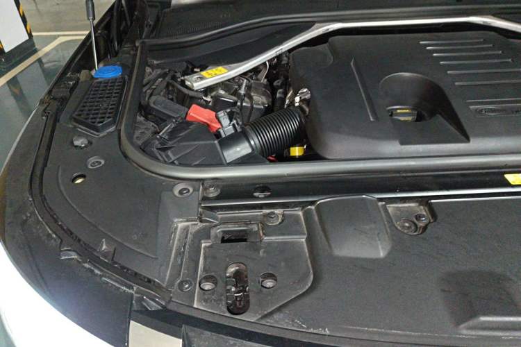 Used Land Rover Range 2023 3.0 L6 400 PS Prestige Seven-Seater Extended Version Engine Bay Right