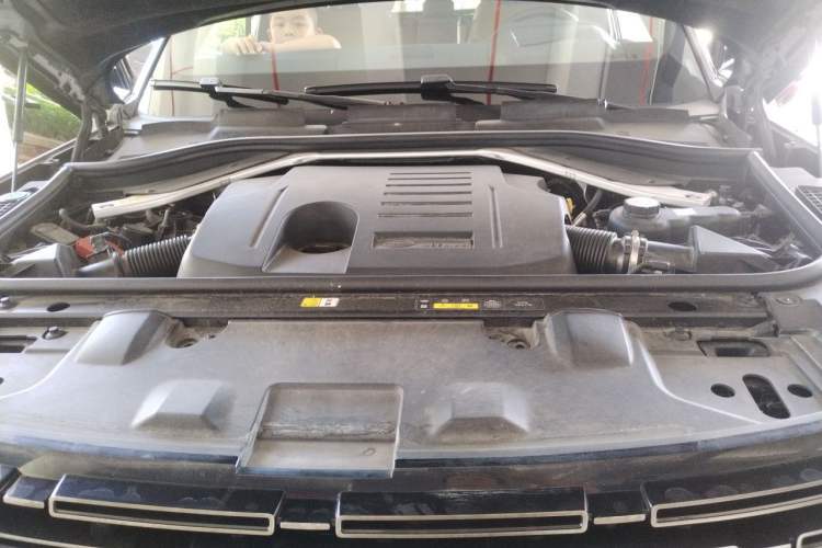 Used Land Rover Range 2023 Revised Version 3.0 L6 400 PS Extended Luxury Edition Engine Bay