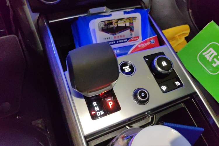 Used Land Rover Range 2023 Revised Version 3.0 L6 400 PS Extended Luxury Edition Gear Lever
