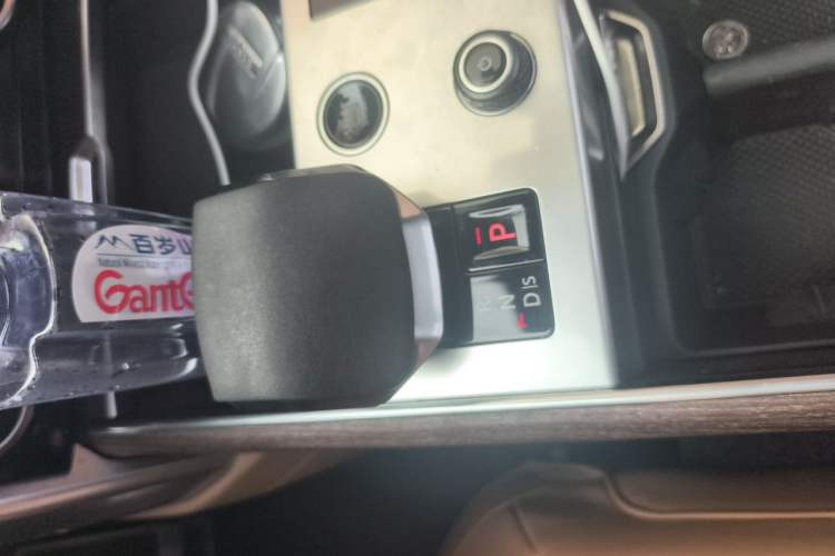 Used Land Rover Range 2023 3.0 L6 400 PS Prestige Seven-Seater Extended Version Gear Lever
