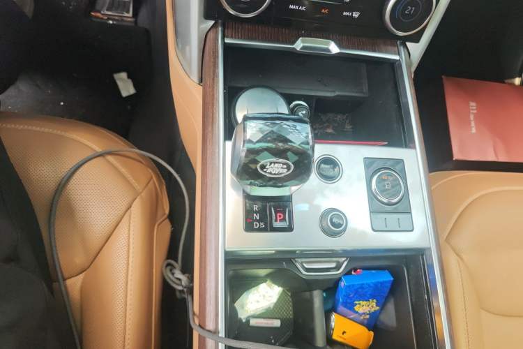 Used Land Rover Range 2023 Revised Version 3.0 L6 400 PS Extended Luxury Edition Gear Lever