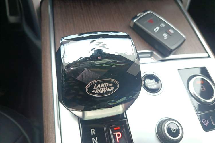 Used Land Rover Range 2023 3.0 L6 400 PS Extended Long-Wheelbase Version Gear Lever