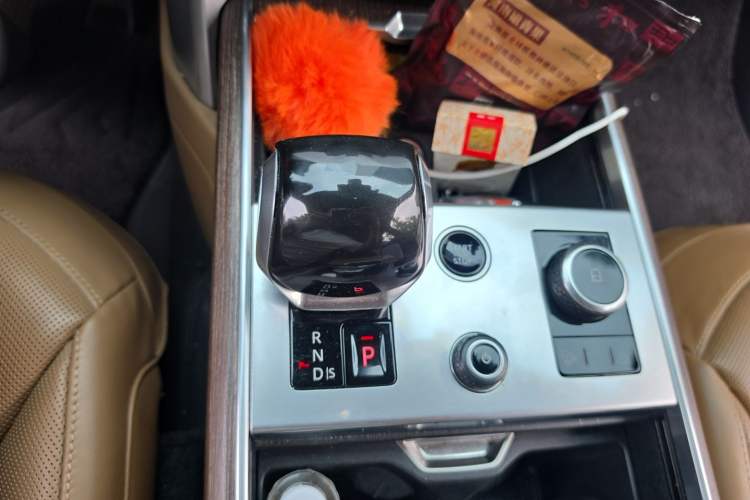 Used Land Rover Range 2023 3.0 L6 360 PS Grand Edition Gear Lever