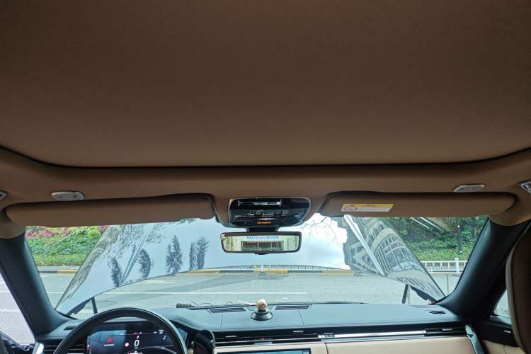 Used Land Rover Range 2023 3.0 L6 400 PS Prestige Seven-Seater Extended Version Headliner
