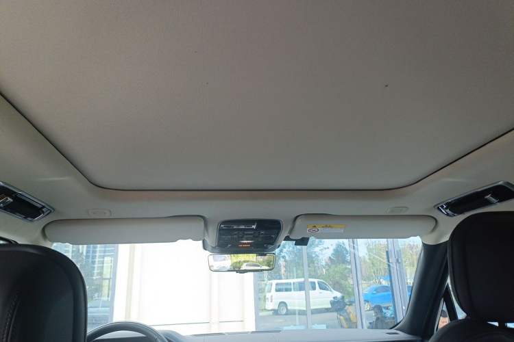 Used Land Rover Range 2023 3.0 L6 400 PS Prestige Seven-Seater Extended Version Headliner