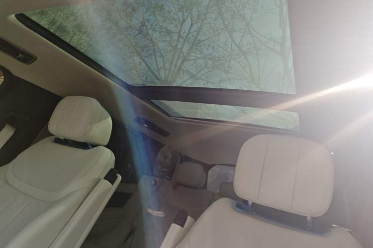 Used Land Rover Range 2023 Revised Version 3.0 L6 400 PS Extended Luxury Edition Headliner