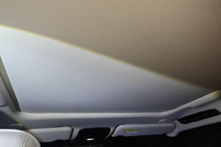 Used Land Rover Range 2023 3.0 L6 400 PS Prestige Seven-Seater Extended Version Headliner