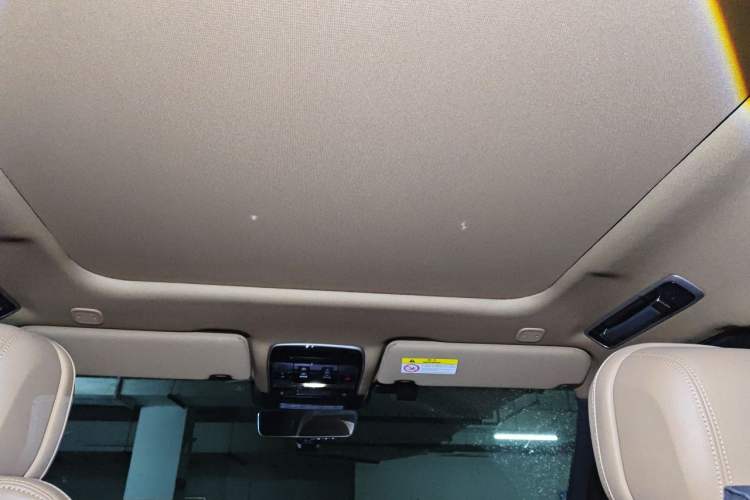 Used Land Rover Range 2023 3.0 L6 400 PS Prestige Seven-Seater Extended Version Headliner