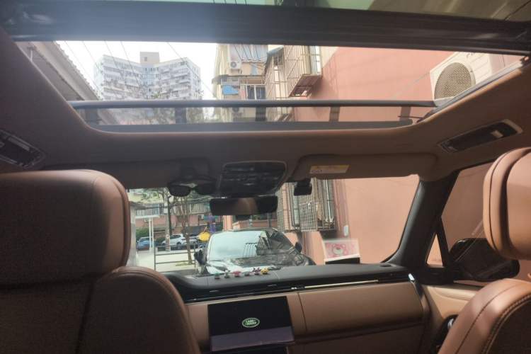 Used Land Rover Range 2023 3.0 L6 400 PS Prestige Seven-Seater Extended Version Headliner