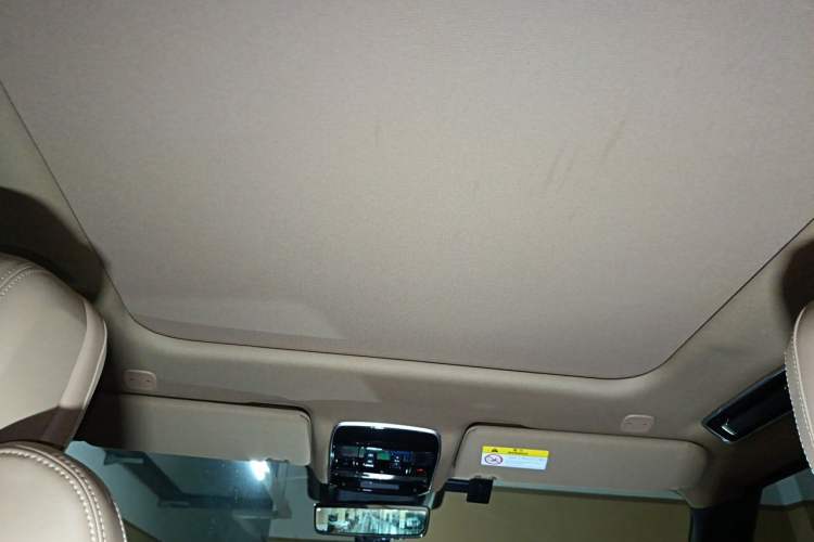 Used Land Rover Range 2023 3.0 L6 400 PS Prestige Seven-Seater Extended Version Headliner