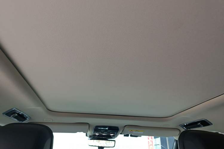 Used Land Rover Range 2023 3.0 L6 400 PS Extended Long-Wheelbase Version Headliner