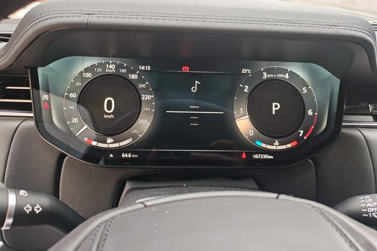 Used Land Rover Range 2023 3.0 L6 360 PS Grand Edition Instrument Cluster